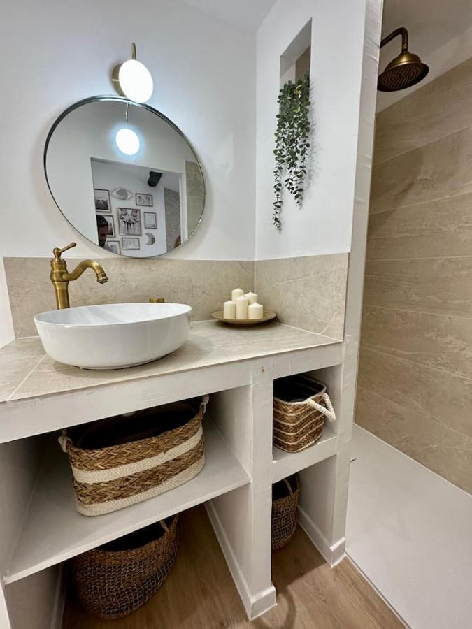 Chez Romeo & Sandro Pezenas Bagian luar foto