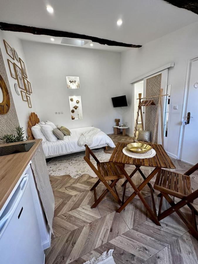 Chez Romeo & Sandro Pezenas Bagian luar foto